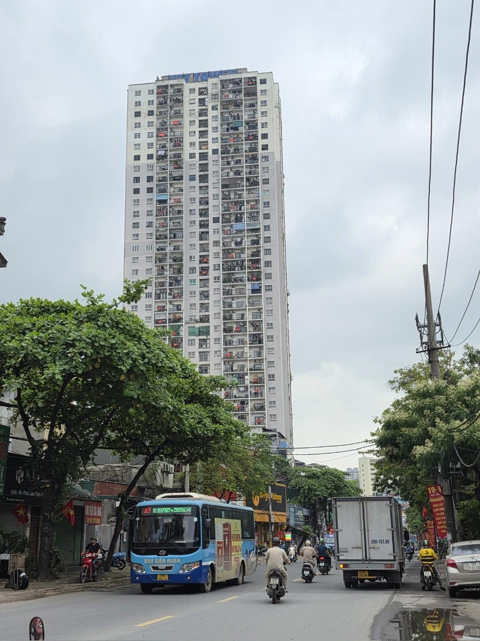Căn hộ mặt đường Phùng Hưng – 2PN, 2 ban công, tặng full nội thất –3,5 tỷ - Ảnh 1
