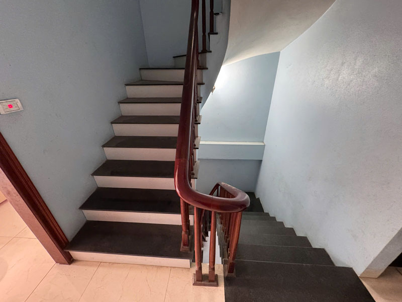 Cần bán 93m2 nhà 4 tầng mặt phố 36 Cổ Linh. Đường 15m, gần đường quy hoạch 25m - Ảnh 2