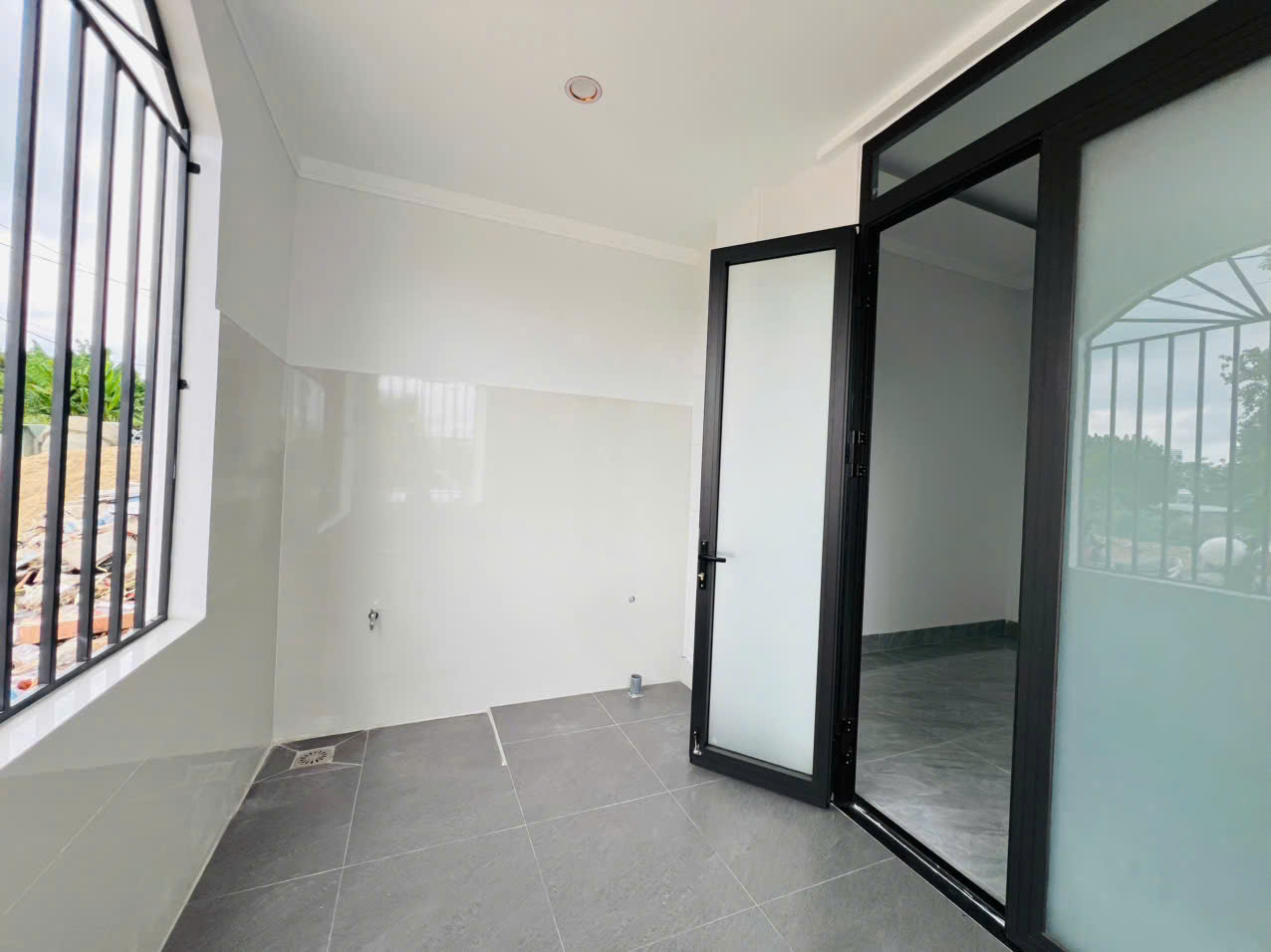 BÁN NHÀ 1 MÊ GÓC 2MT ĐẸP – HẺM XE HƠI LÊ ĐÌNH CHINH, TP PLEIKU –FULL NỘI THẤT, GIÁ TỐT LH:0907146779 - Ảnh 1