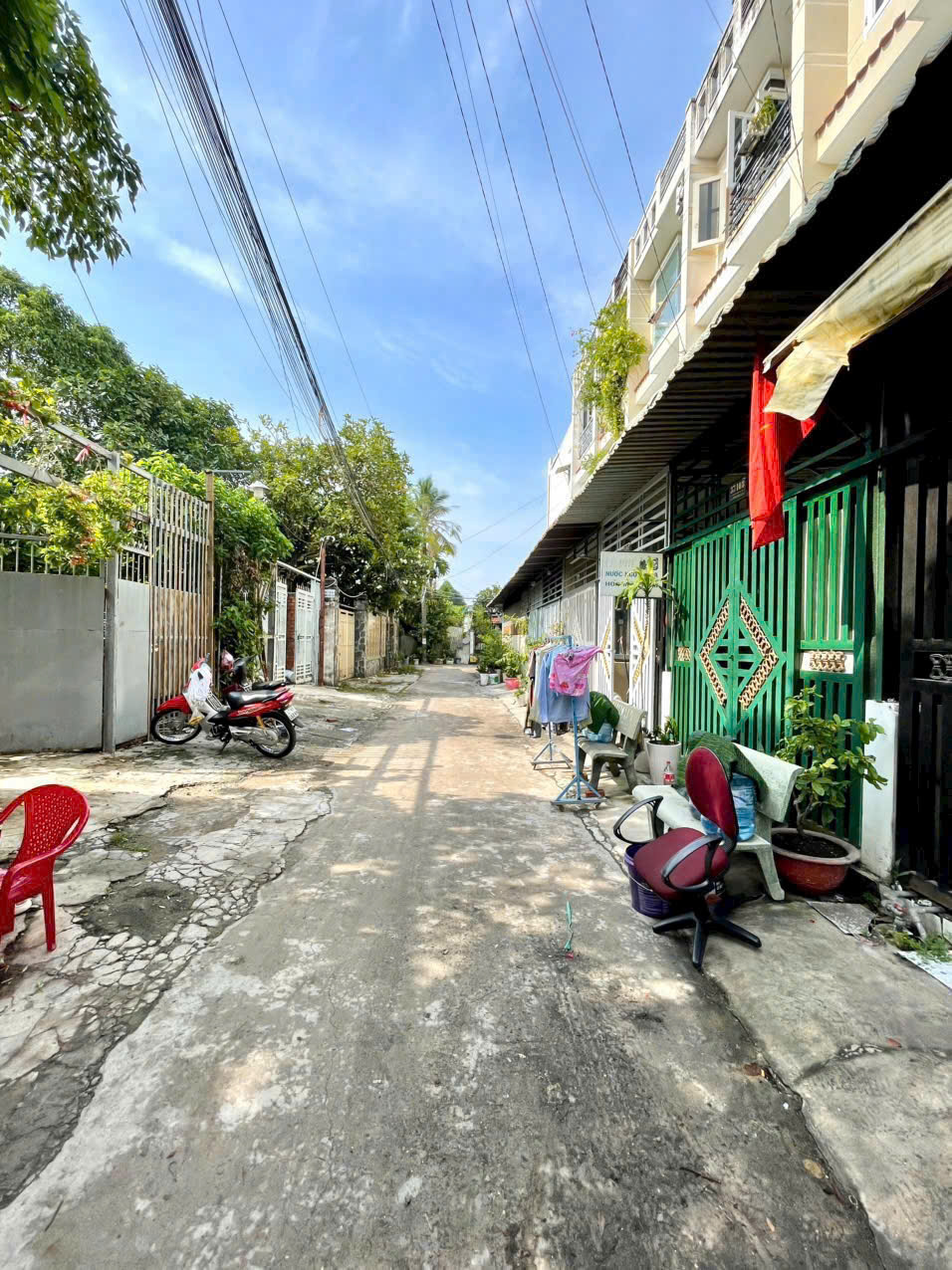 Bán Nhà Ngay Trường Nguyễn Văn Thệ 1 trệt 2 lầu 4PN-Đường 6m- DT 3,2x14m tặng full nội thất chỉ 2,3 - Ảnh 1