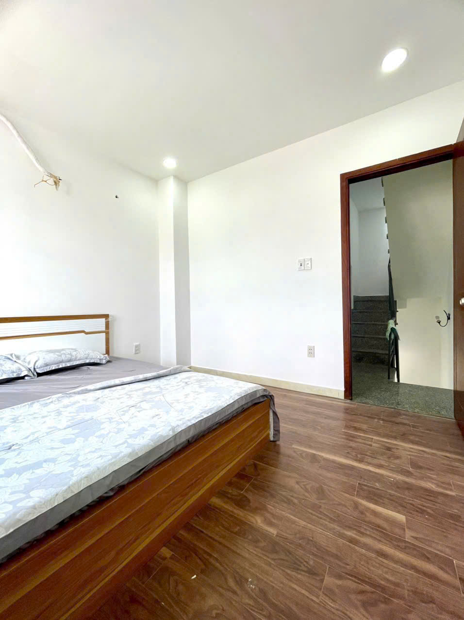 Bán Nhà Ngay Trường Nguyễn Văn Thệ 1 trệt 2 lầu 4PN-Đường 6m- DT 3,2x14m tặng full nội thất chỉ 2,3 - Ảnh 3