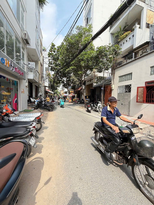 Gần nhà ga T3 Hoàng Hoa Thám Tân Bình, 45m2, trệt 3 lầu, nhỉnh 11 tỷ - Ảnh 2