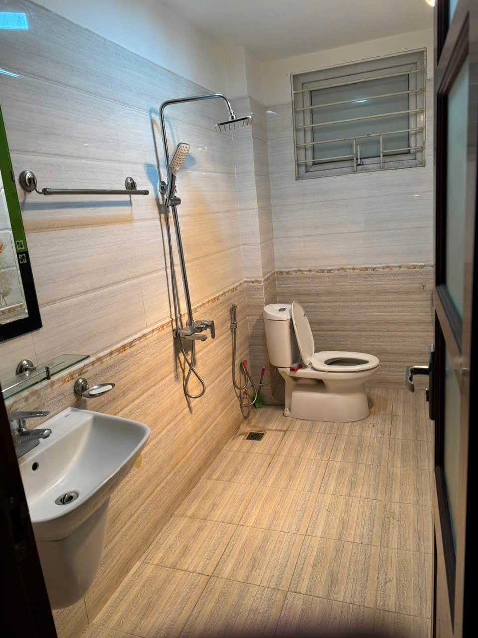 ĐỐNG ĐA CẦN BÁN !! NHÀ MẶT NGÕ - KINH DOANH ĐỈNH - Ô TÔ TRÁNH - ĐÃ CÓ PHÉP LÀM THANG MÁY! - Ảnh 2