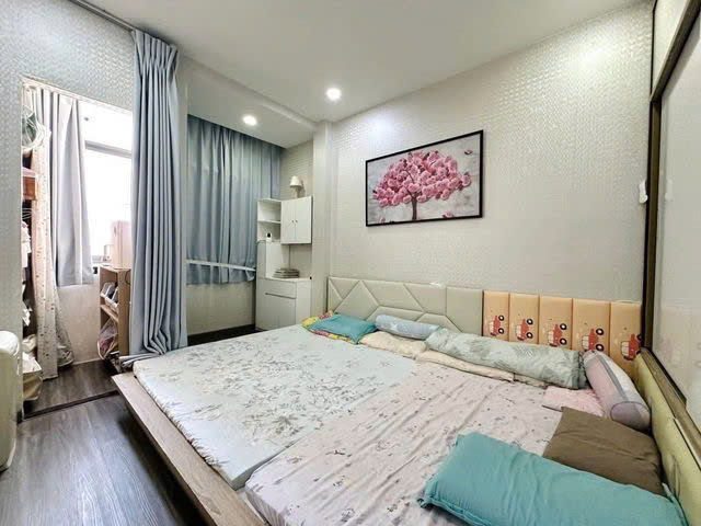 Nhà Mới 5Tầng Cách mặt Tiền 15M Hẻm Thẳng Xe Hơi Sổ Vuông 30m2 Gía 7,5 Tỷ Thương Lượng - Ảnh 1