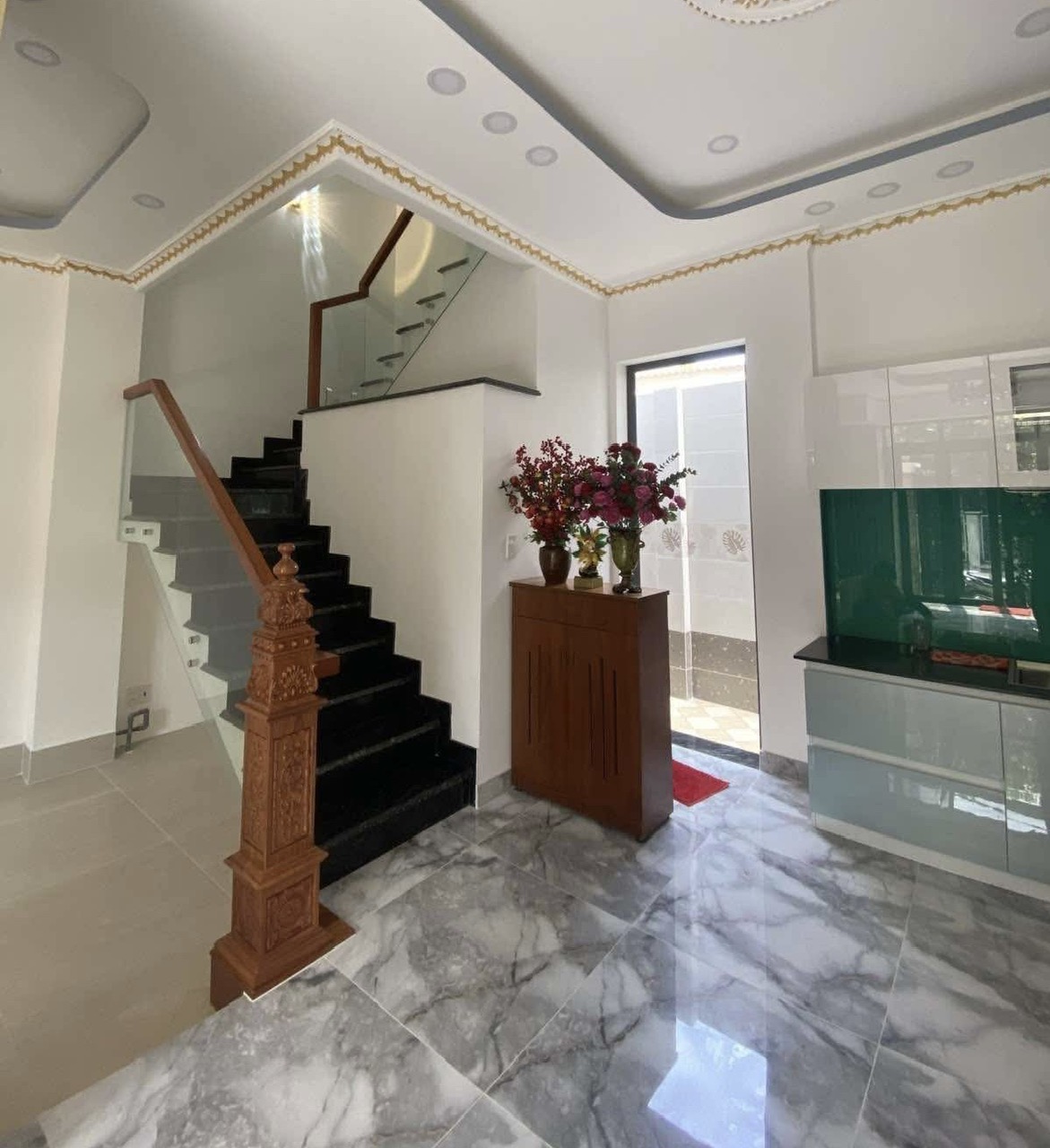 BÁN NHÀ 3 TẦNG XE HƠI NGỦ TRONG NHÀ – 172M2 – CHỈ 13 TỶ – HẺM THÔNG LÊ VĂN THỊNH, Q2 - Ảnh chính