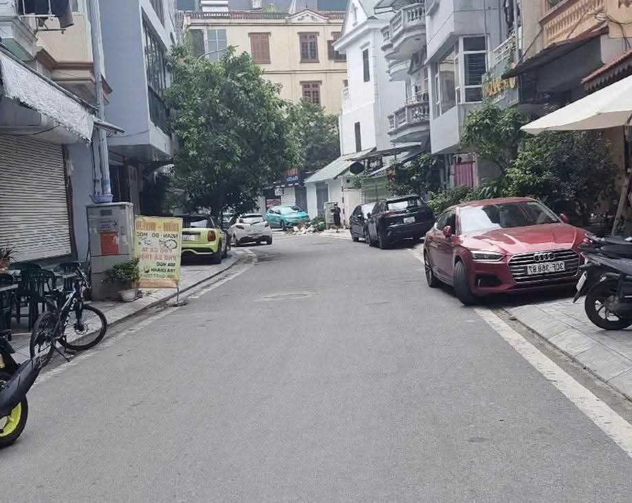 BÁN NHÀ PHÂN LÔ NGUYỄN VĂN HUYÊN, VỈA HÈ, ÔTÔ TRÁNH, KINH DOANH, 48M2 CHỈ 16 TỶ 980 - Ảnh 3