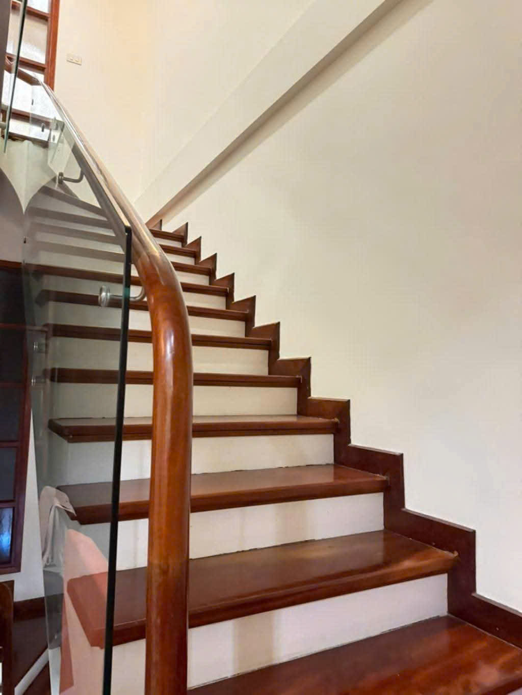 BÁN NHÀ PHÂN LÔ NGUYỄN VĂN HUYÊN, VỈA HÈ, ÔTÔ TRÁNH, KINH DOANH, 48M2 CHỈ 16 TỶ 980 - Ảnh 2