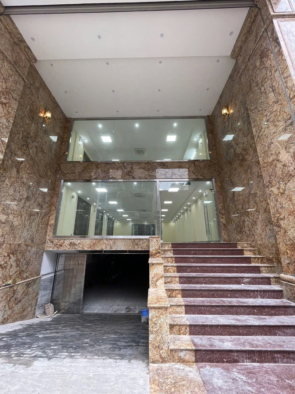 287 m2, mặt phố Thái Hà Đống Đa 8T ,mặt tiền khủng 1 x tỷ - Ảnh 2