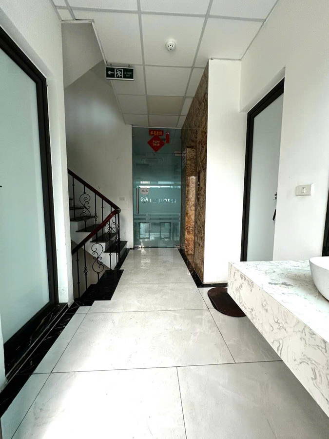 Bán Nhà Trung Kính. Cầu Giấy. Thang Máy. Ô Tô. Vỉa Hè. DT 98m2. MT 5,7m. Giá 48,4 Tỷ. - Ảnh 2