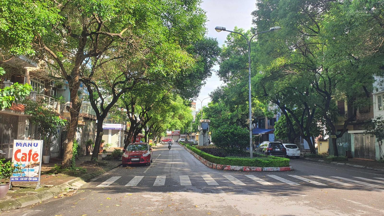 Nhà lô góc phố 19/5,  5 tầng, 7 tỷ, 1 phút đi bộ tới hồ Văn Quán - Ảnh 1
