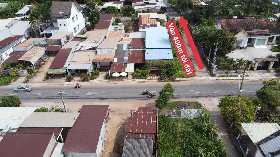 CẦN BÁN GẤP LÔ ĐẤT NGAY SAU LƯNG ỦY BAN CHỈ CẦN 300 TRIỆU CÔNG CHỨNG NGAY - Ảnh 2