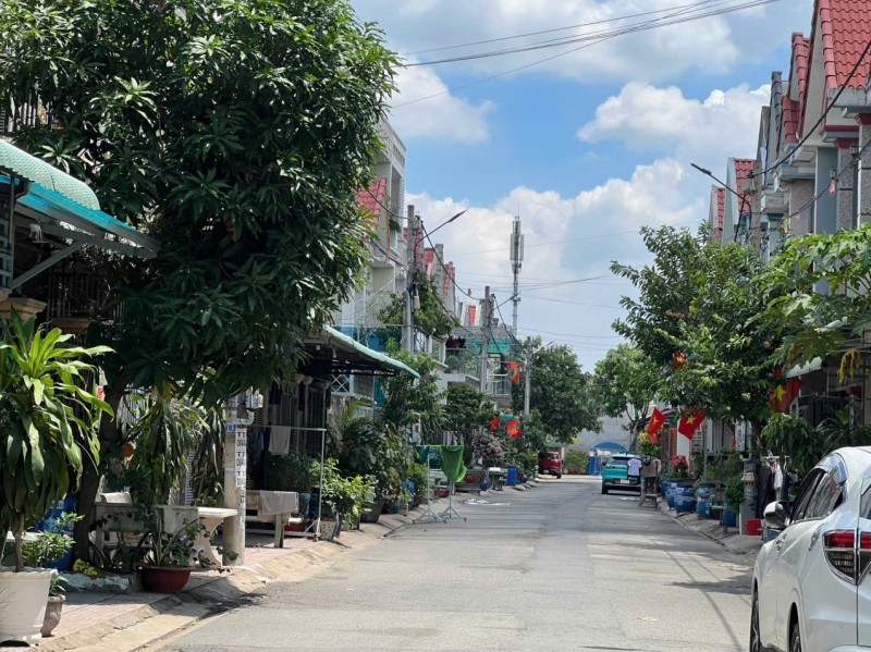Bán nhà 1 Trệt 1 Lầu Dĩ An,đường xe hơi 6m,gần ngã tư Chiêu Liêu - Ảnh chính