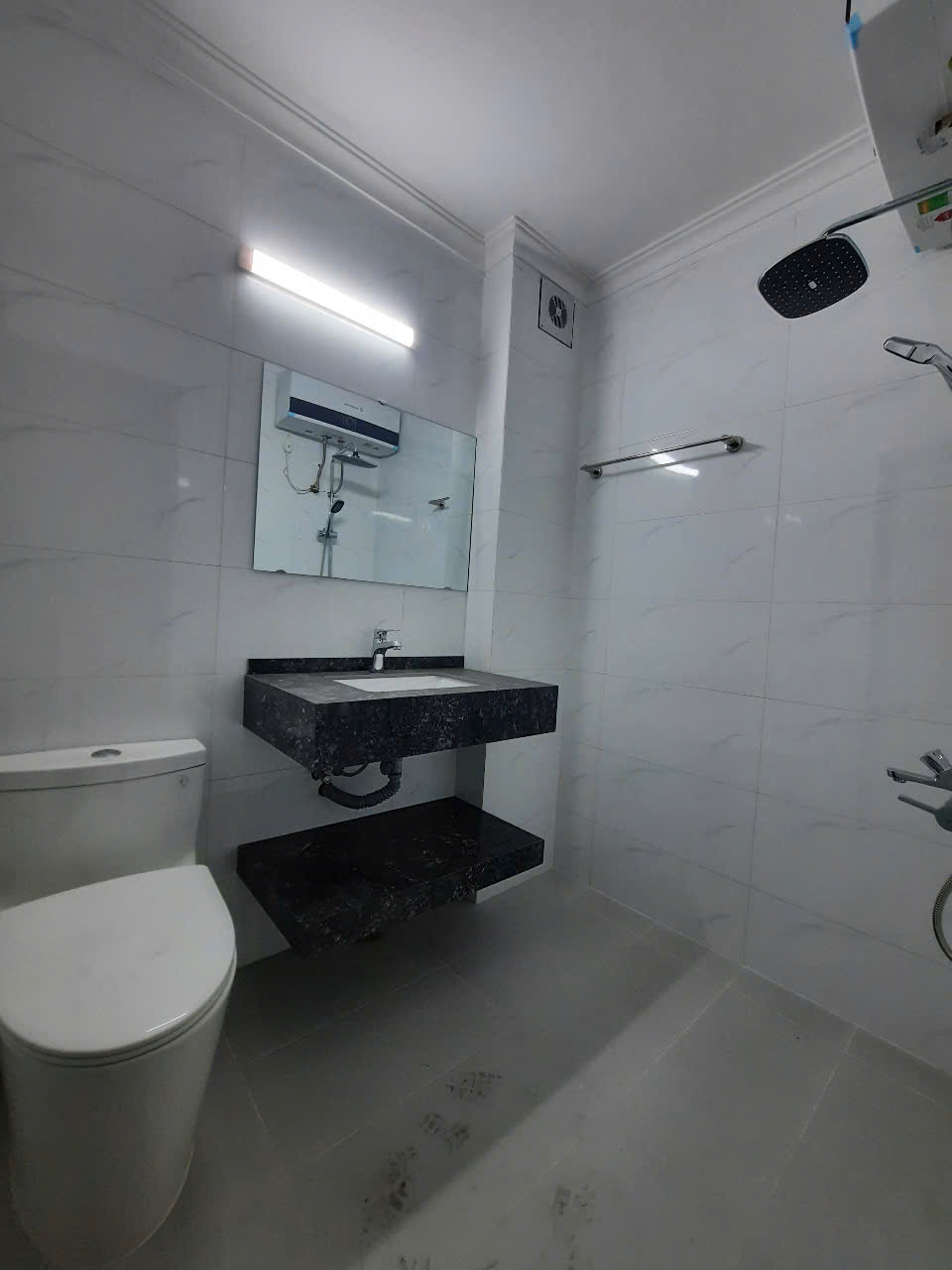 bán nhà mặt phố khương trung thanh xuân 20ty500tr DT42m2 ,4 tầng LH 083.2865.116 - Ảnh 2