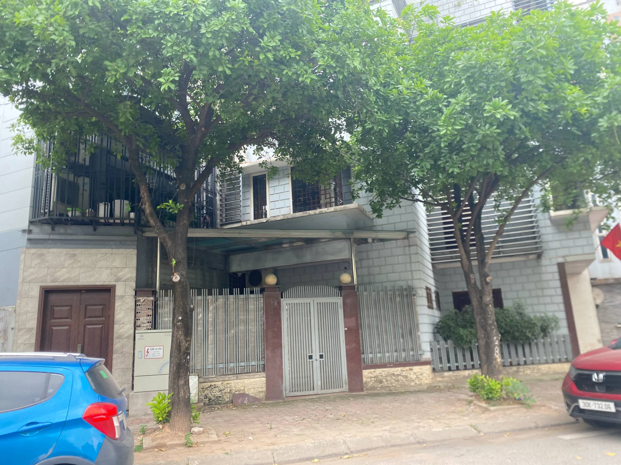Cho thuê Hàm Nghi 300m2 mặttiền 20m 1 tầng 40 triệu/tháng 0981337456 - Ảnh chính