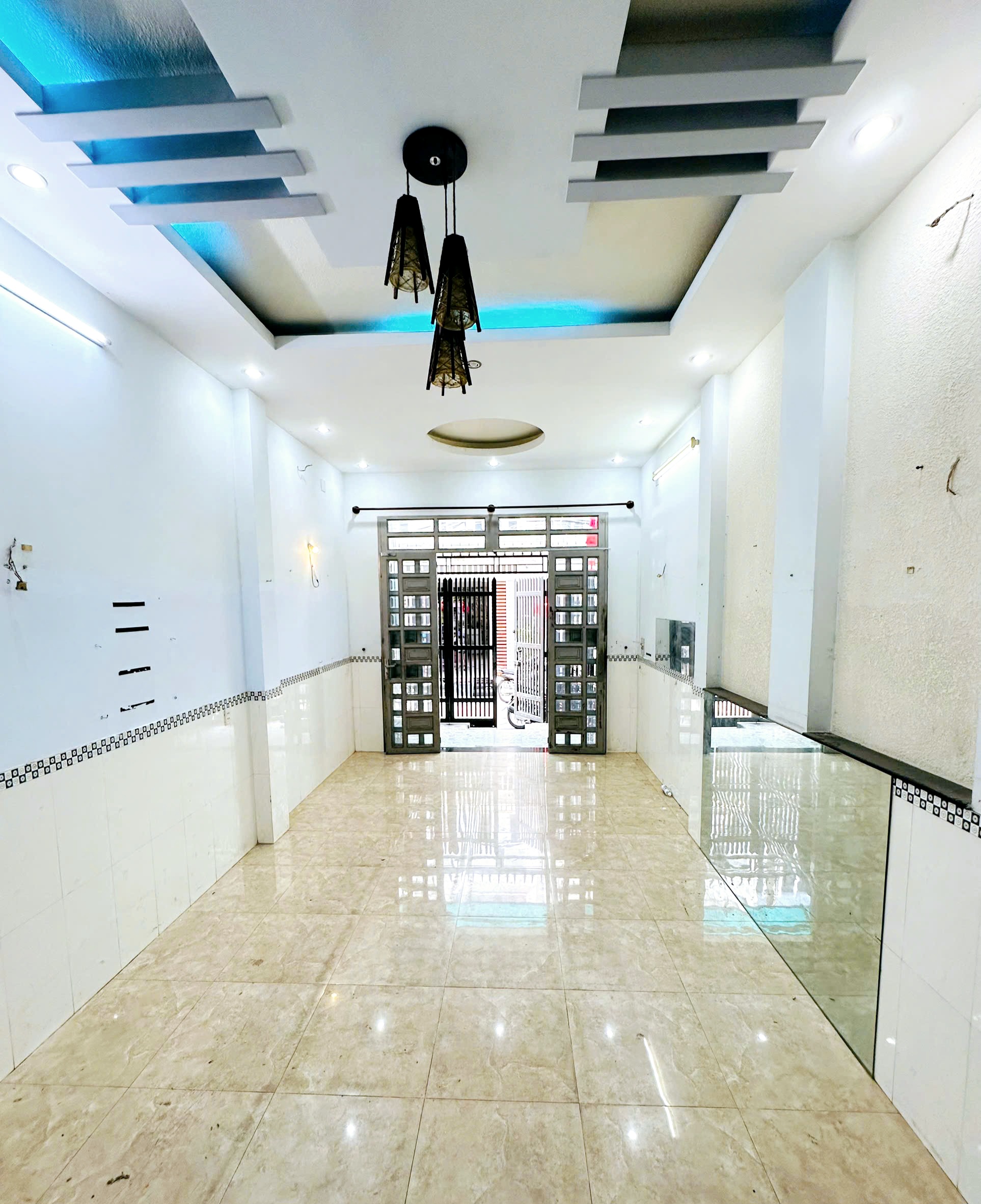Chủ cần bán nhà đường Nguyễn Hồng Đào 4 tầng 4x17m 10.9 tỷ TL - Ảnh chính