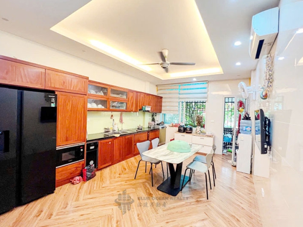 Bán nhà 69m², 4 tầng mặt phố Bùi Xương Trạch, quận Thanh Xuân, nhỉnh 24 tỷ - Ảnh chính