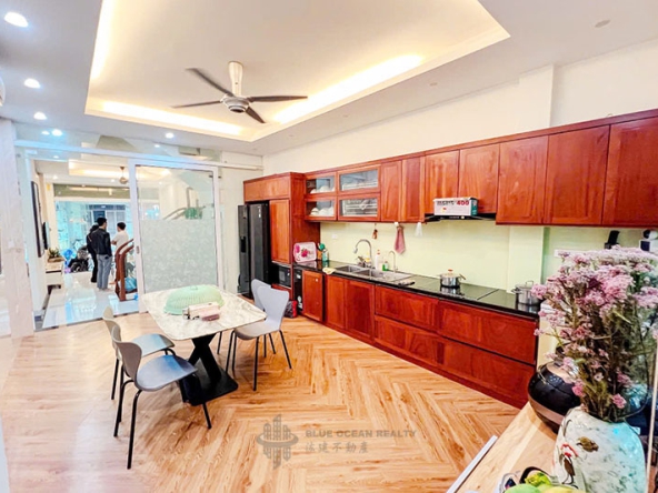 Bán nhà 69m², 4 tầng mặt phố Bùi Xương Trạch, quận Thanh Xuân, nhỉnh 24 tỷ - Ảnh 1