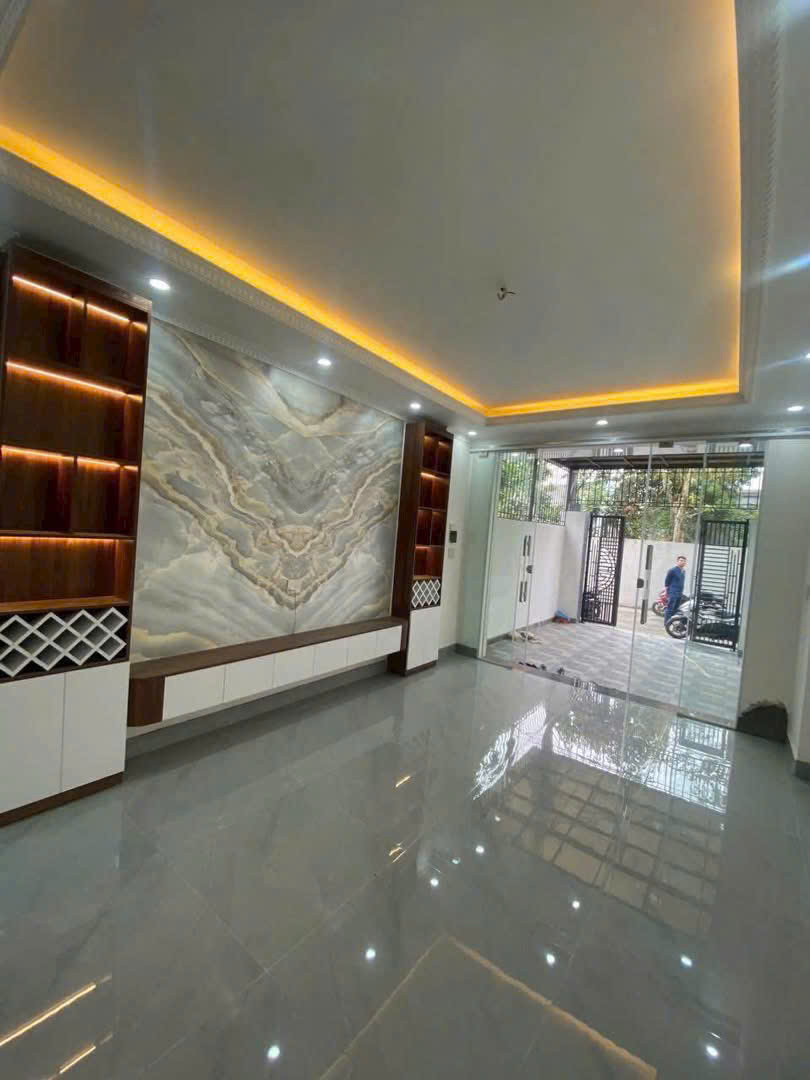 NHÀ 3 TÂNG - XÂY ĐỘC LẬP - CÓ SÂN CỔNG - ĐƯỜNG 5M Ô TÔ ĐỖ CỬA - ĐỒNG HOÀ - Ảnh 4