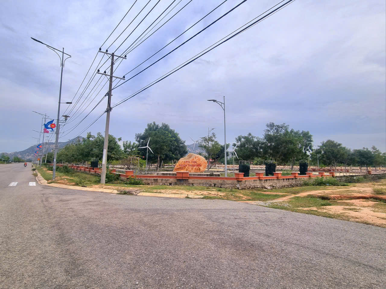 💥 950 TRIỆU – BÁN LÔ ĐẤT ĐẸP MẶT TIỀN ĐƯỜNG 40M 💥<br><br>📌 Vị trí đắc địa:<br> • Diện tích: 150m² (6m x - Ảnh 4