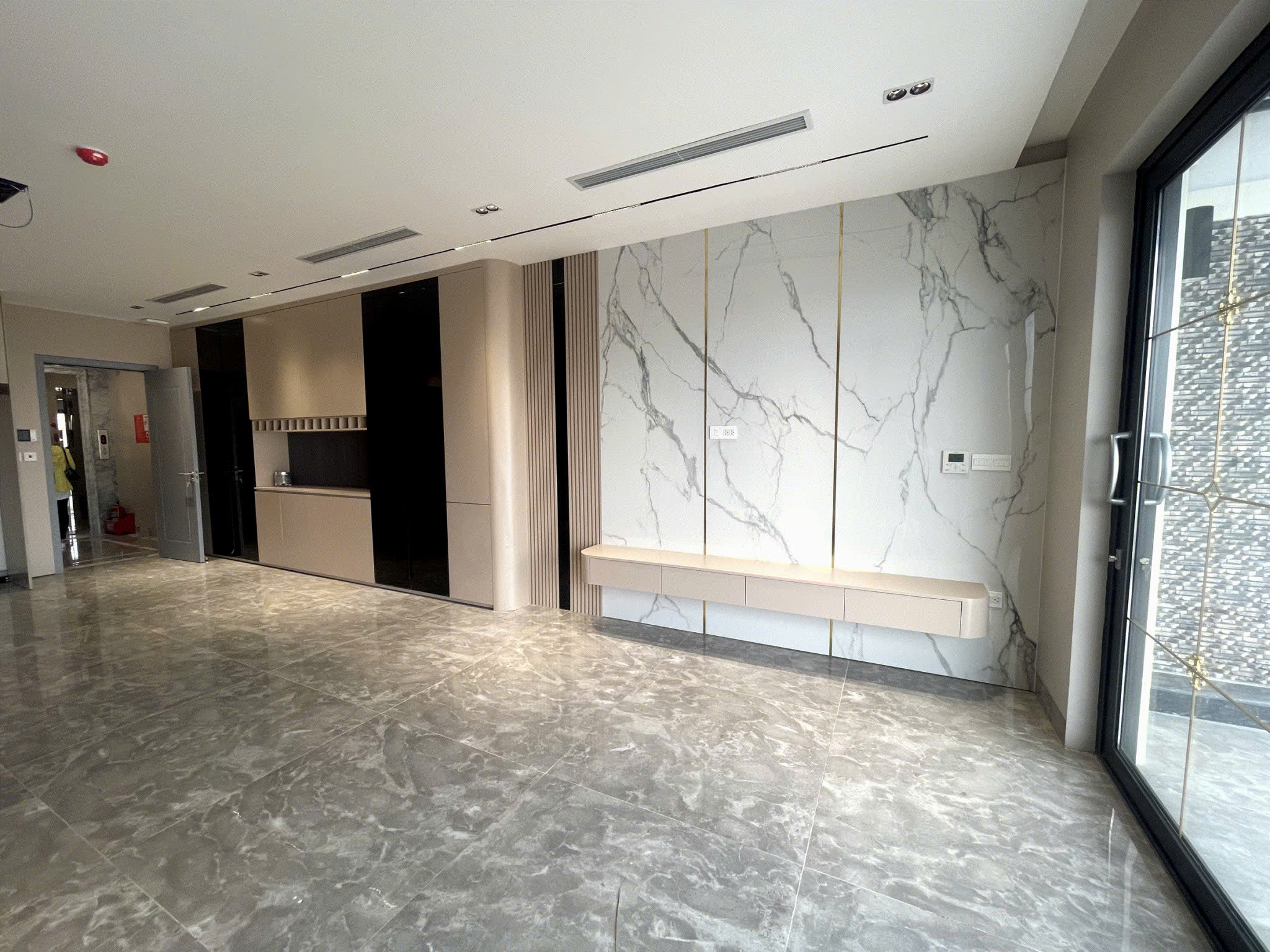 Cho thuê Tòa Nhà VP Mặt Phố Trần Quý Cáp, Đống Đa 90m x 8T thang máy giá 135 triệu - Ảnh 1