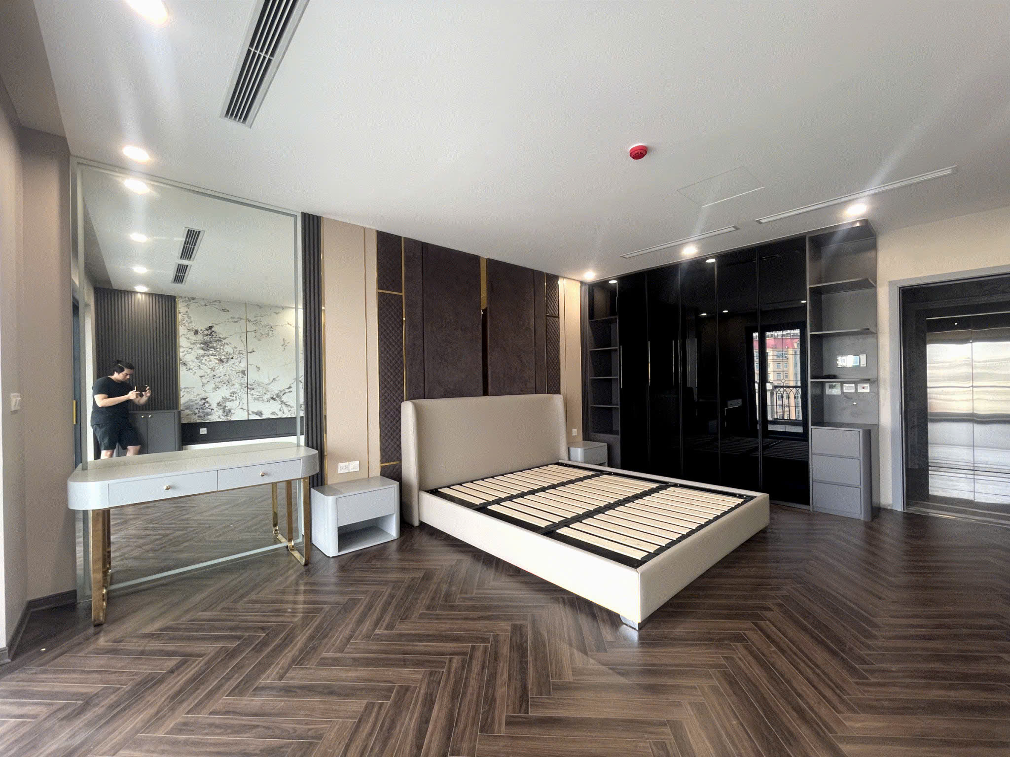 Cho thuê Tòa Nhà VP Mặt Phố Trần Quý Cáp, Đống Đa 90m x 8T thang máy giá 135 triệu - Ảnh 3