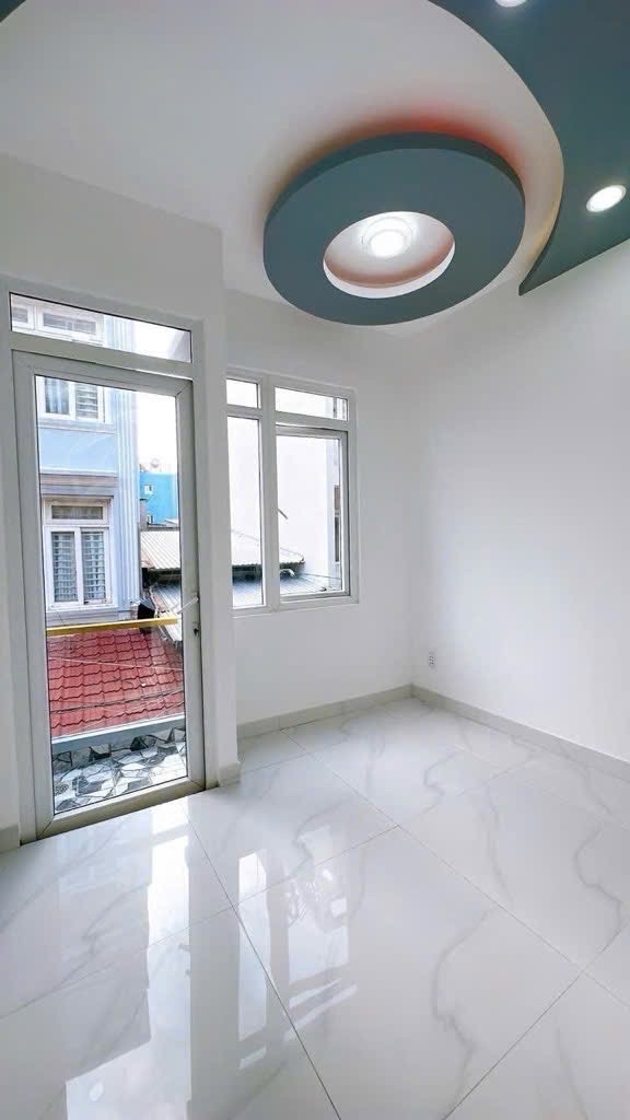 BÁN NHÀ 4 TẦNG 4 PHÒNG NGỦ, 40M², QUẬN 4, GIÁ 5.59TỶ - VỊ TRÍ VÀNG, SỔ HỒNG CHÍNH CHỦ - Ảnh 2