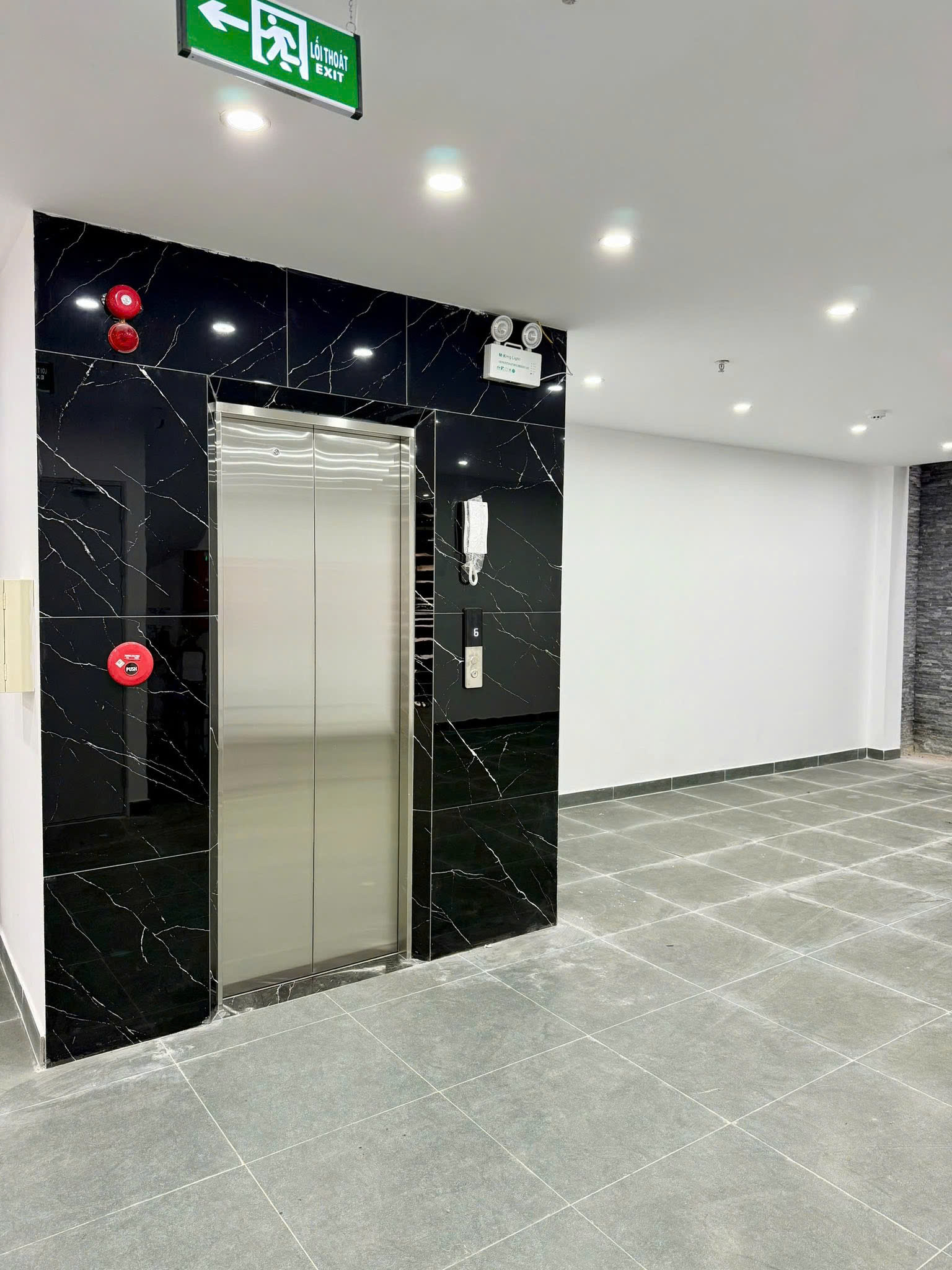 BÁN TÒA CHDV PHỐ THÁI HÀ - 156M² x 10 TẦNG - DÒNG TIỀN 300TR/THÁNG - Ô TÔ ĐỖ CỬA - GIÁ 52 TỶ - Ảnh 3