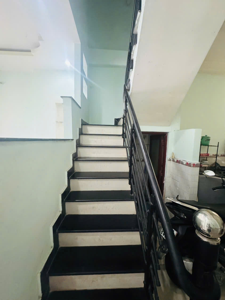 Lê Văn Quới gần 4 xã giápTân Phú hẻm 5m đang Kinh Doanh phòng khám 34m2 -5 Tầng 4tỷ 5 - Ảnh 3