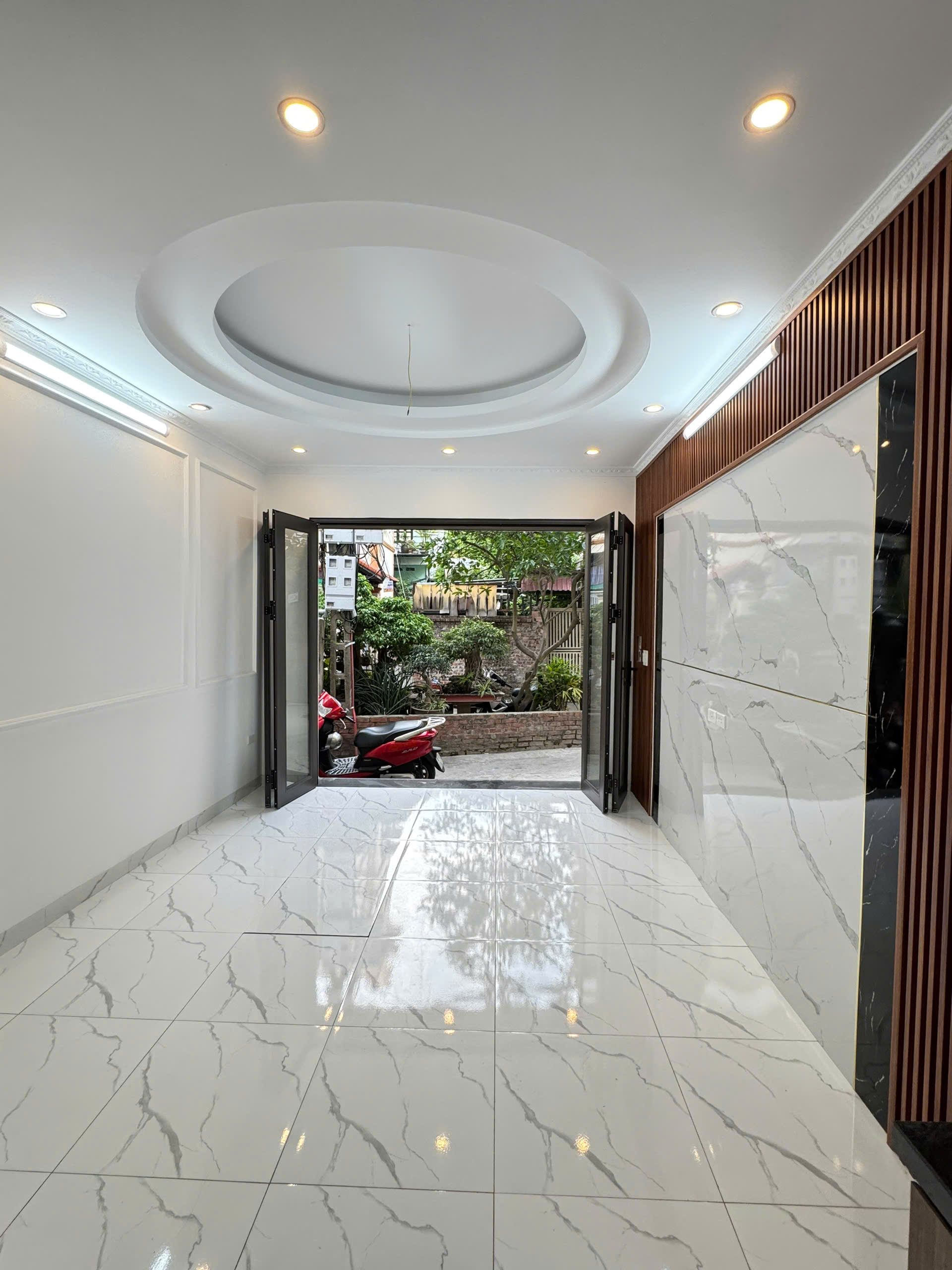 Bán nhà Lĩnh Nam Hoàng Mai 30m 5 tầng – Ô tô cách 10m – Đông Thiên, Hoàng Mai – 6.8 tỷ lh 0817606560 - Ảnh chính