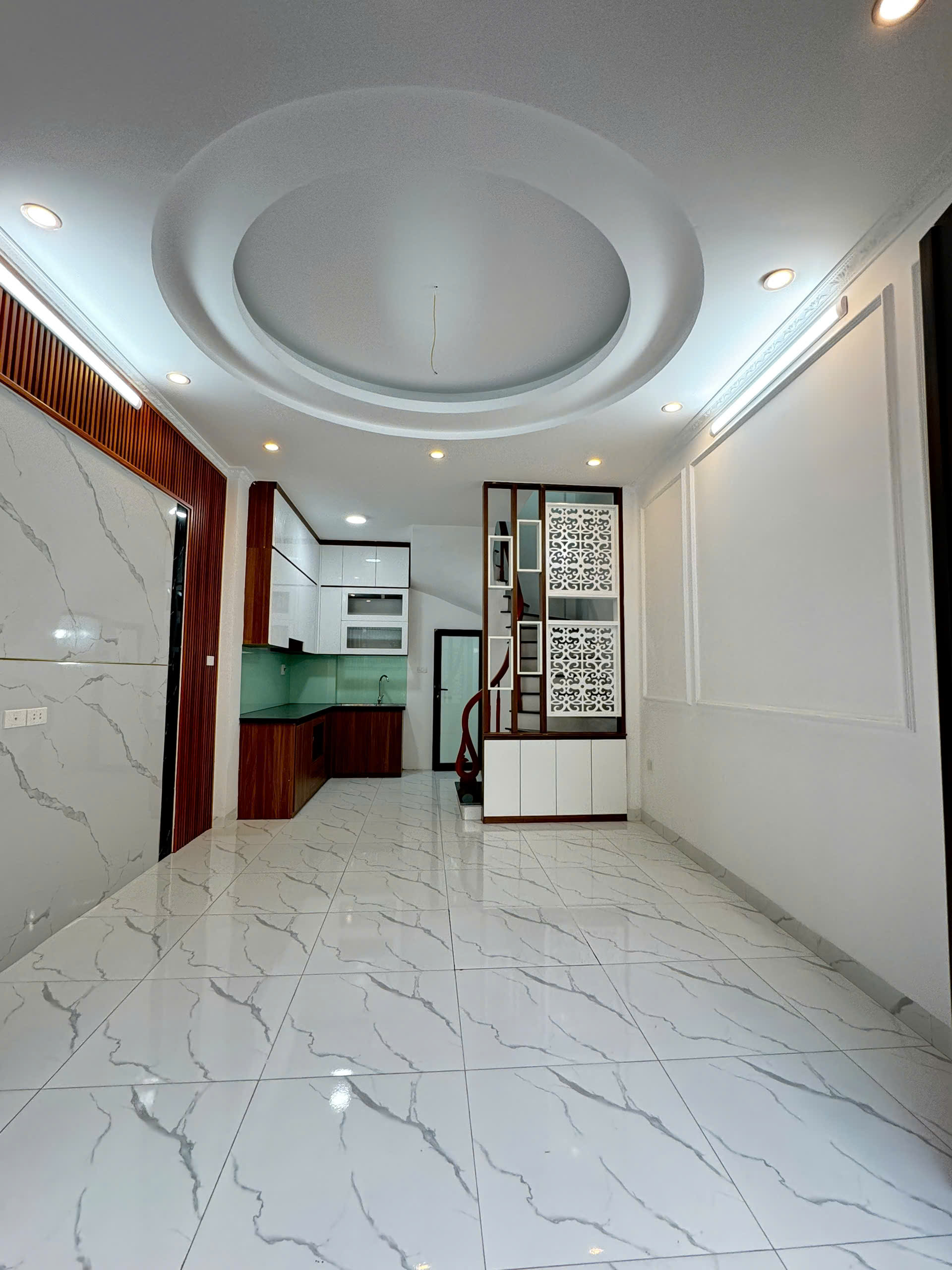Bán nhà Lĩnh Nam Hoàng Mai 30m 5 tầng – Ô tô cách 10m – Đông Thiên, Hoàng Mai – 6.8 tỷ lh 0817606560 - Ảnh 1