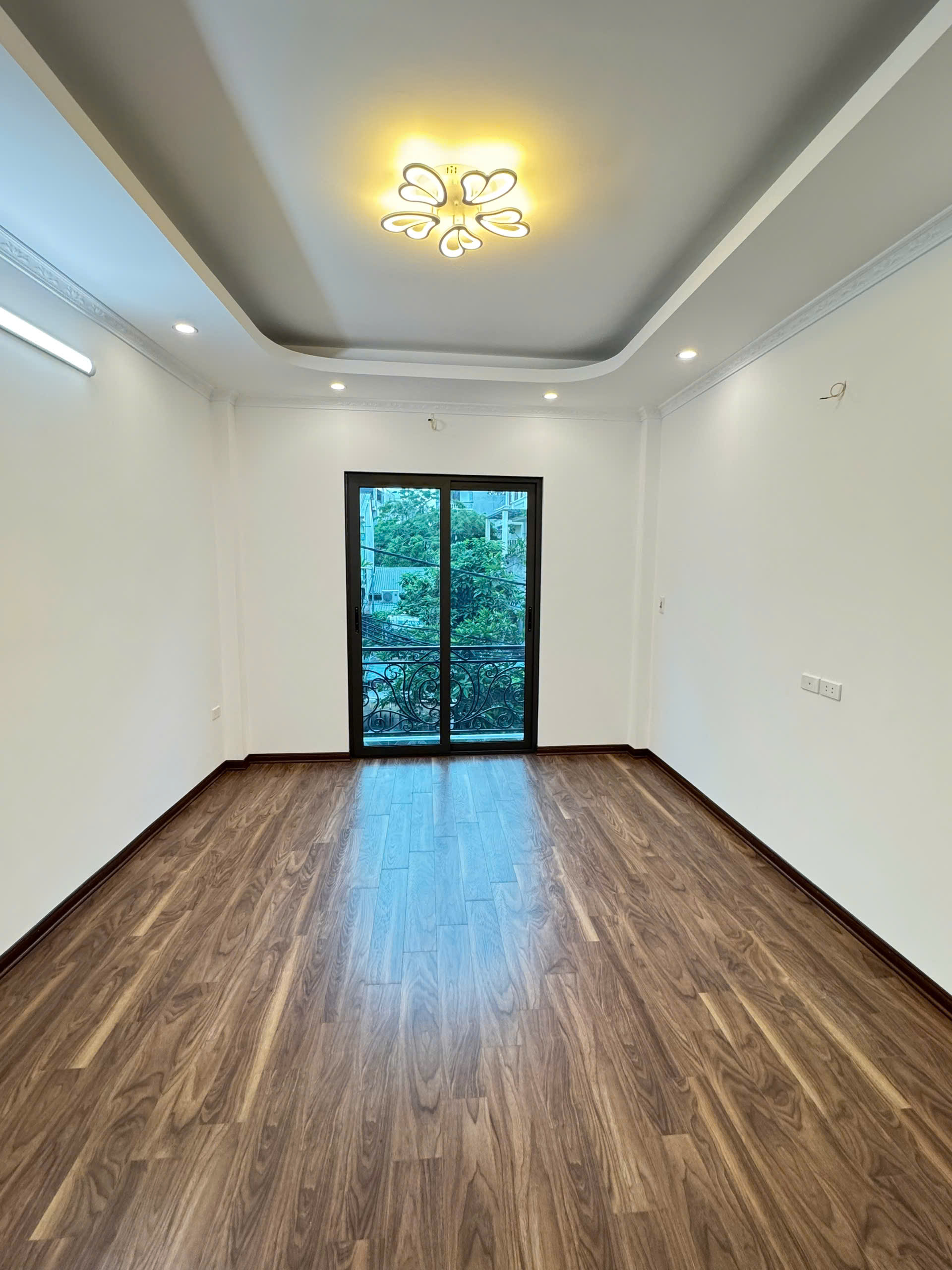 Bán nhà Lĩnh Nam Hoàng Mai 30m 5 tầng – Ô tô cách 10m – Đông Thiên, Hoàng Mai – 6.8 tỷ lh 0817606560 - Ảnh 2