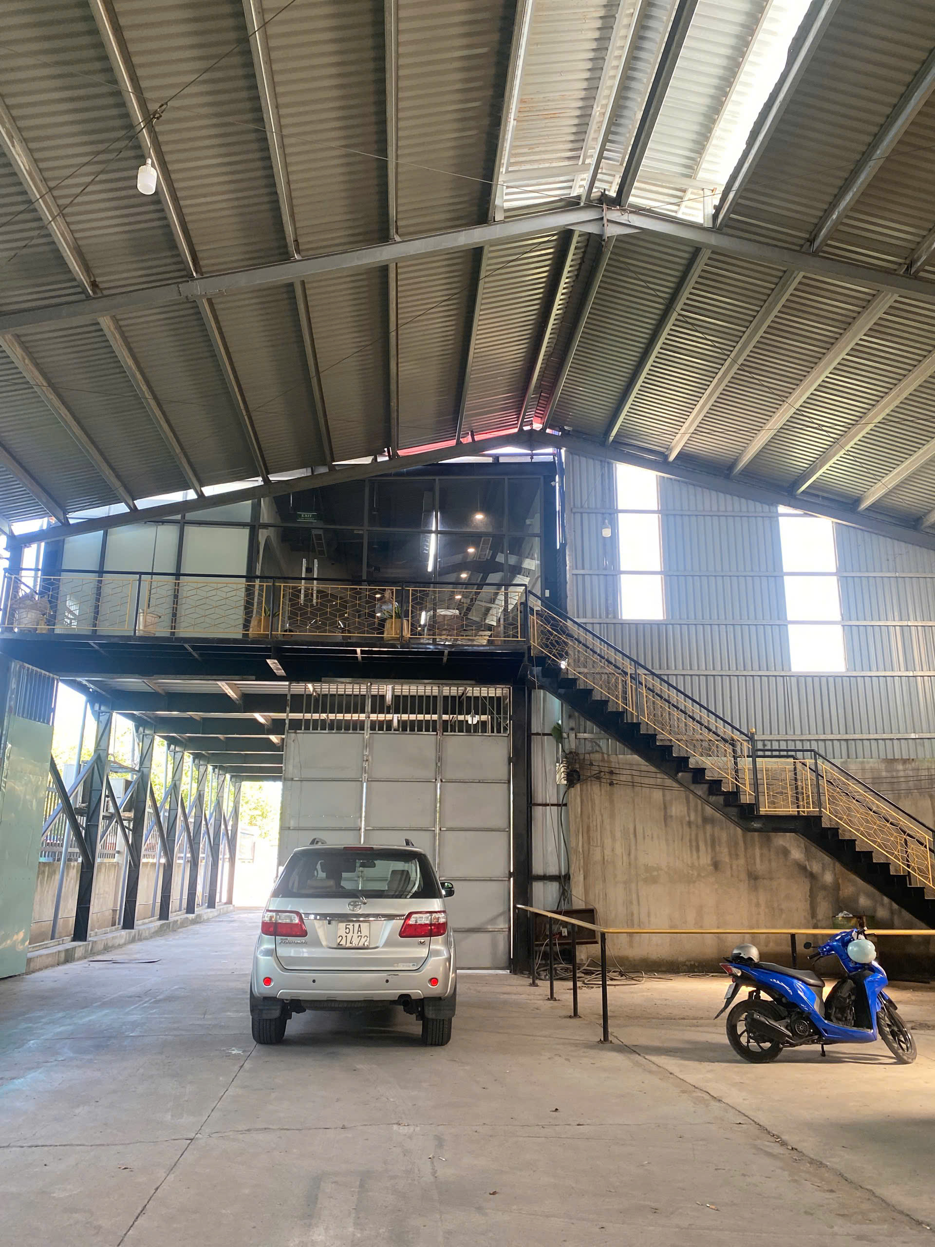 Siêu BĐS mặt tiền QL1a cách TPCHM 10km, 2112m2 , cạnh KCN Phúc Long chỉ 41 tỷ. - Ảnh 1