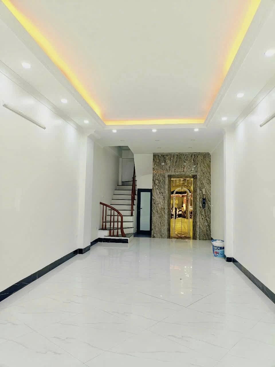 BÁN NHÀ LĨNH NAM – Ô TÔ – THANG MÁY – KINH DOANH ĐỈNH – GIÁ GIẢM SÂU CHỈ CÒN 19 TỶ (ĐÃ GIẢM 2 TỶ) - Ảnh chính