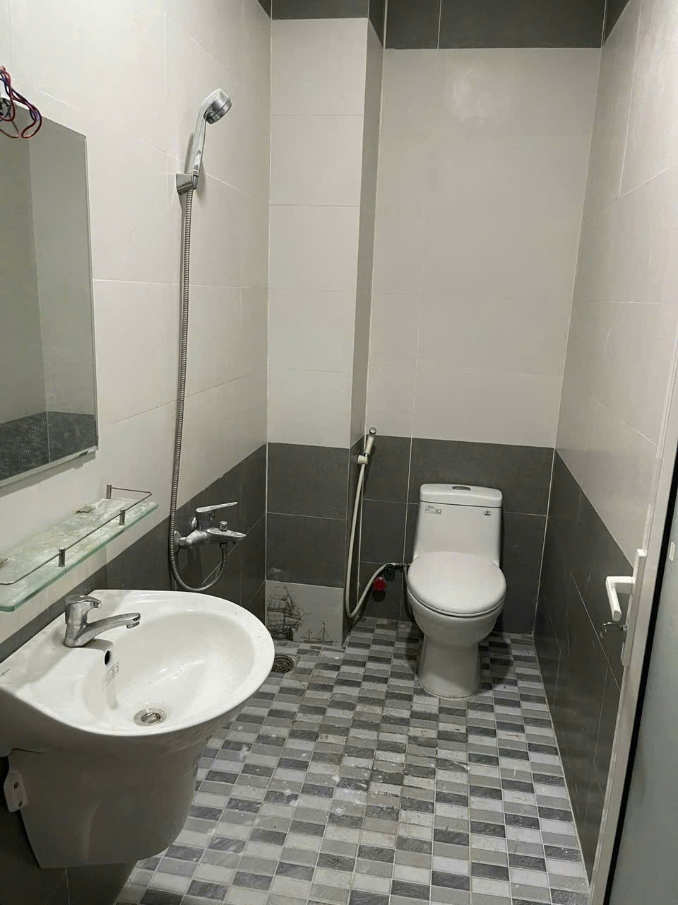 NHÀ ĐẸP TÔ NGỌC VÂN QUẬN 12 CHO THUÊ, 4PN 5WC, XE HƠI ĐẬU - Ảnh 4