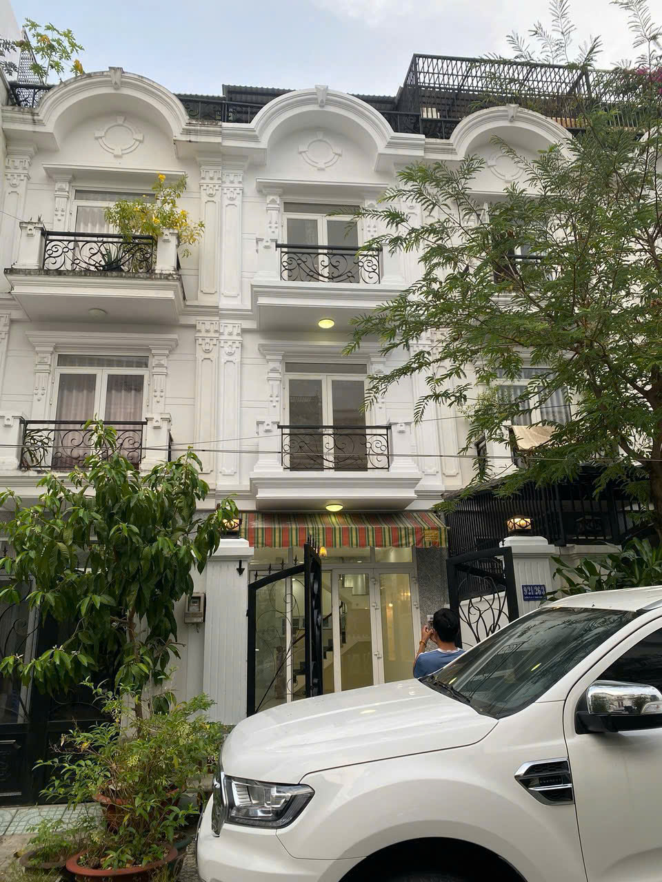 NHÀ ĐẸP TÔ NGỌC VÂN QUẬN 12 CHO THUÊ, 4PN 5WC, XE HƠI ĐẬU - Ảnh 1