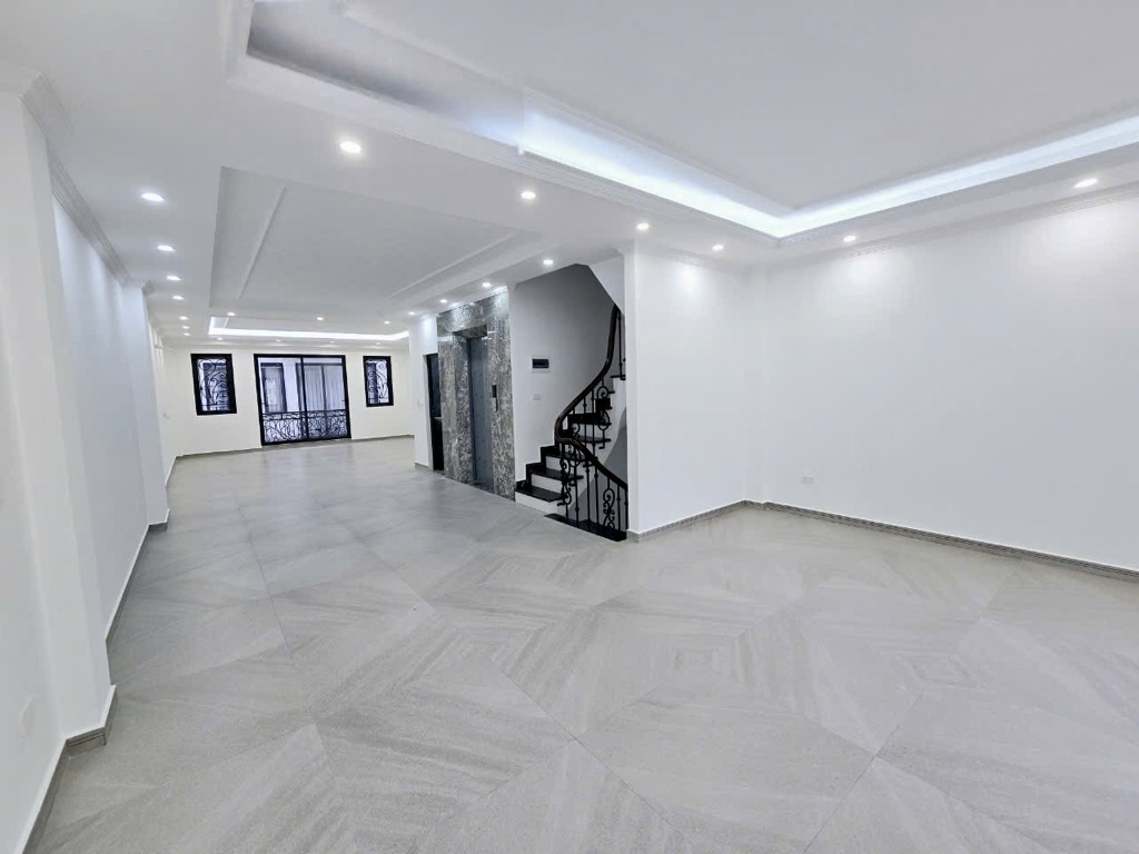 Bán nhà TT Cầu Giấy, 8 tầng TM mới, gara ô tô, ở kết hợp KD, 100m MT 8m nhỉnh 34 tỷ - Ảnh 1