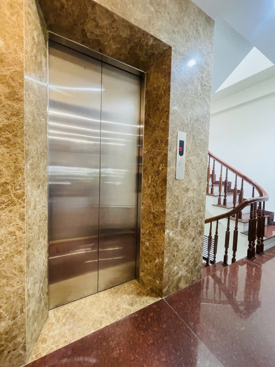 BÁN TÒA NHÀ LÔ GÓC HÀNG CÓT- HOÀN KIẾM, 110 M2, MT 11 M, GIÁ 138,8 TỶ. - Ảnh 2