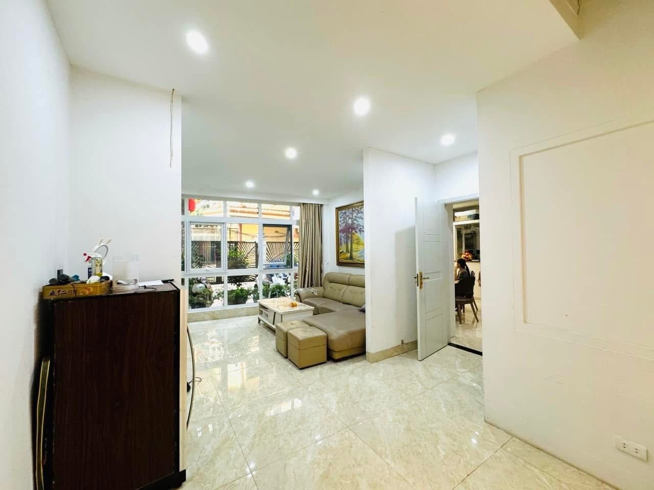 Bán nhà Phố Vũ Miên,Yên Phụ 164m2/Mặt  tiền 11m-Cách Hồ Tây 10m-50 tỷ, Sổ vuông - Ảnh 3