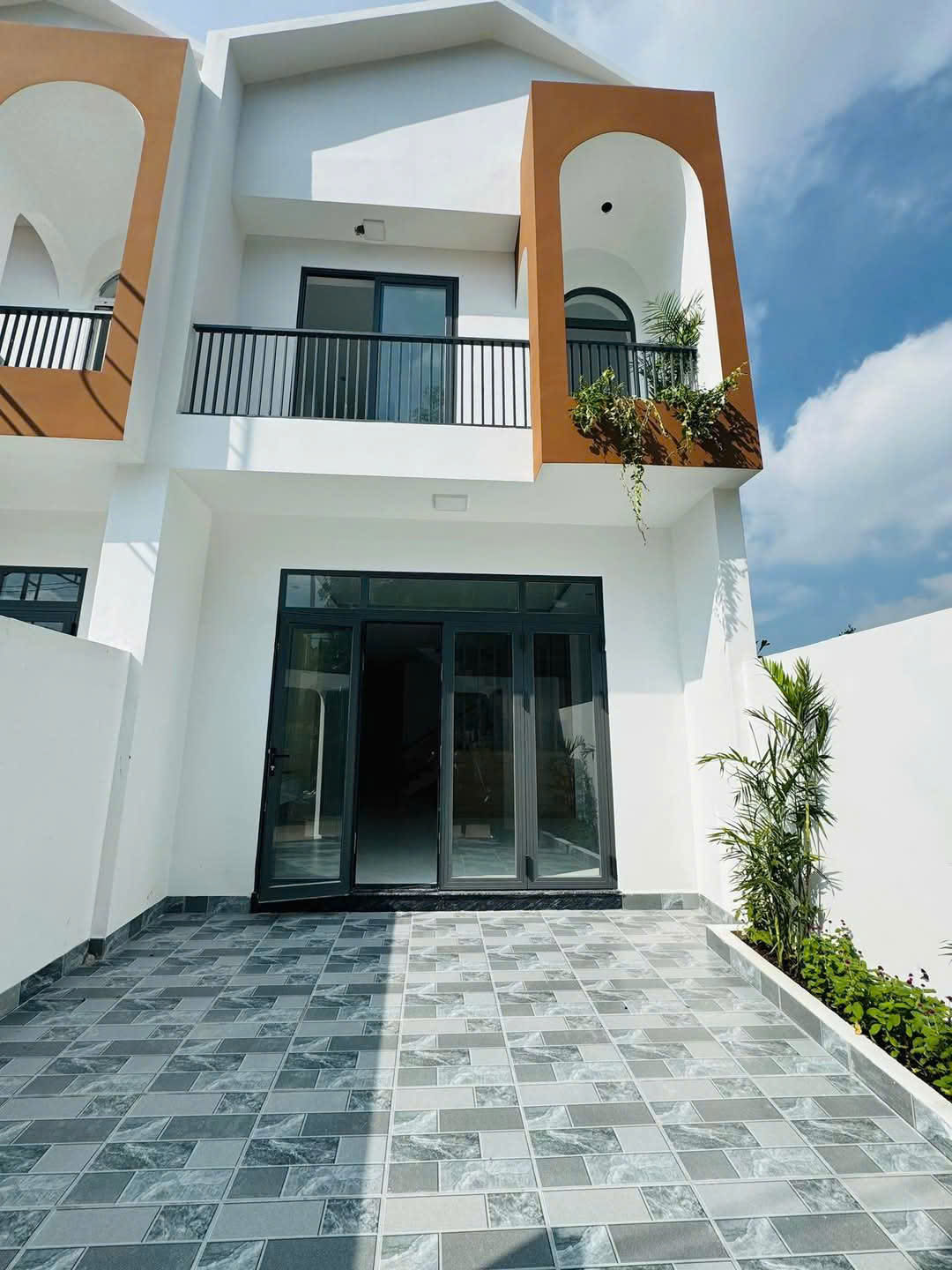 DÃY NHÀ 4 CĂN NGAY CHỢ THẠNH PHÚ , CÁCH CÂY XĂNG 26 CHỈ 15 PHÚT DI CHUYỂN - Ảnh 1