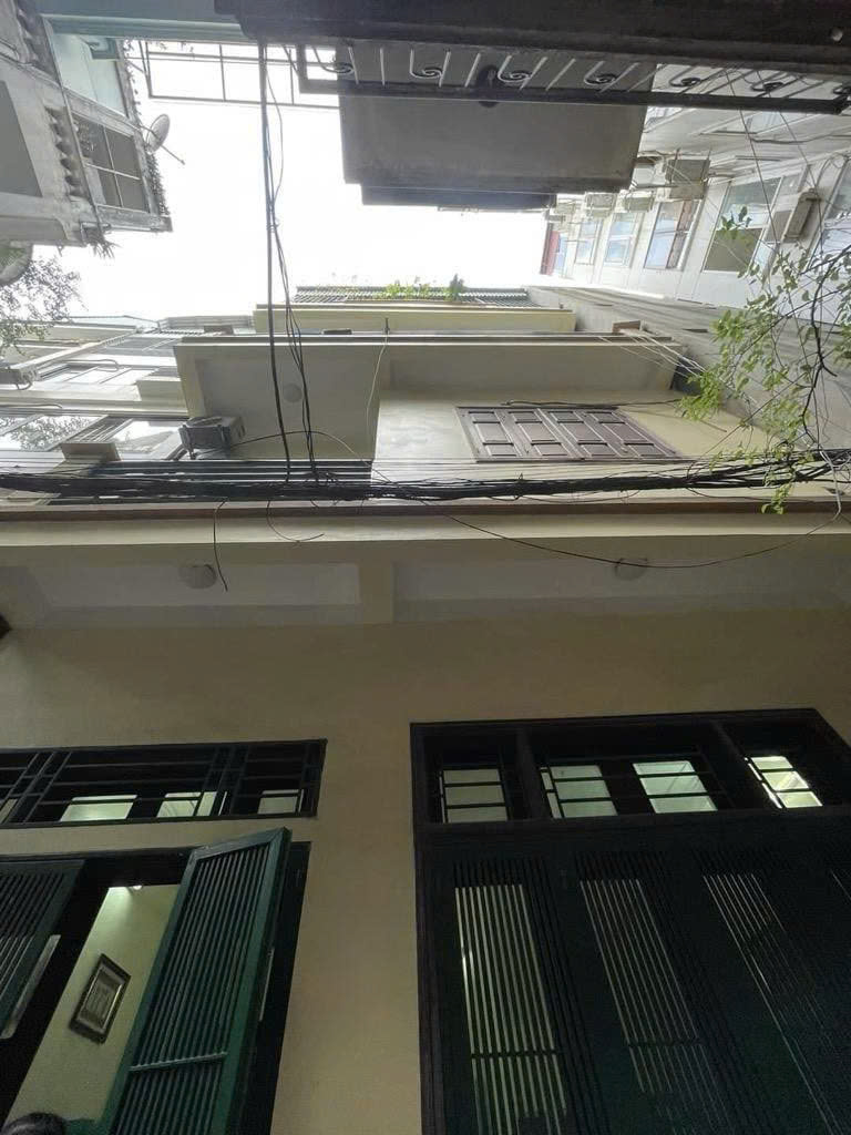 NHÀ DÂN XÂY CHẮC CHẮN - TRUNG TÂM CẦU GIẤY - XE TẢI SÁT CỬA - 45M2 - HƠN 10 TỶ - Ảnh chính