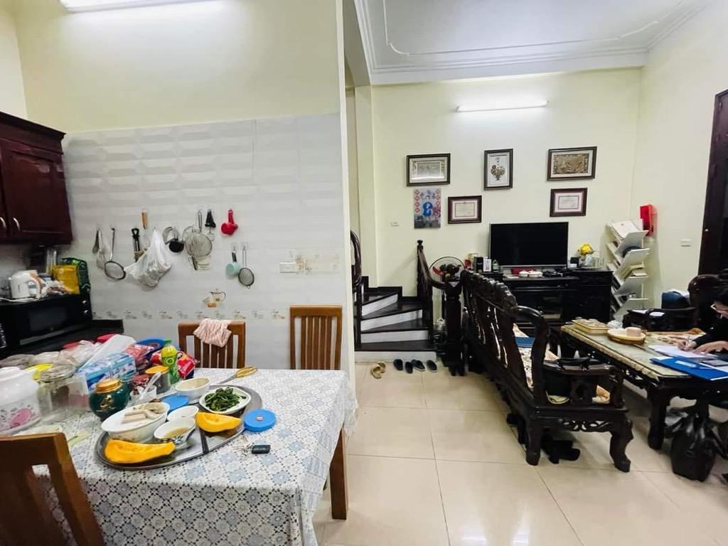 NHÀ DÂN XÂY CHẮC CHẮN - TRUNG TÂM CẦU GIẤY - XE TẢI SÁT CỬA - 45M2 - HƠN 10 TỶ - Ảnh 2