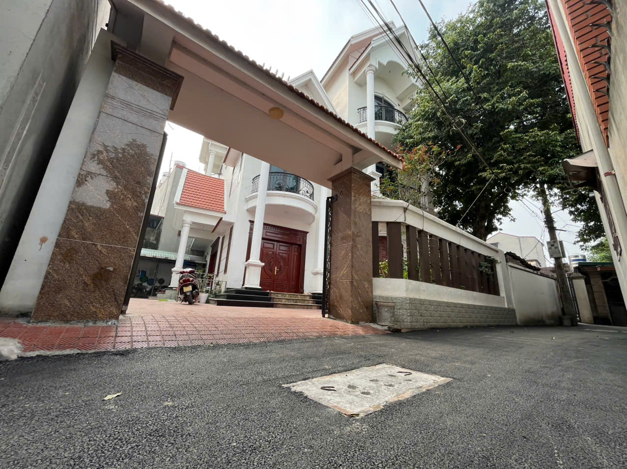 BÁN  đất kèm nhà sẵn 3 tầng khang trang dt 300m2 - Ảnh chính