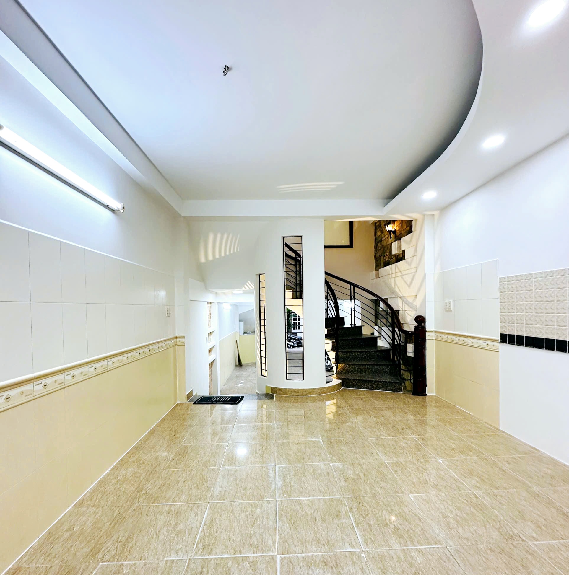 Bán nhà đường Nguyễn Hồng Đào, P14, 5 tầng 3.9x16.5 m 11.8 tỷ TL - Ảnh chính