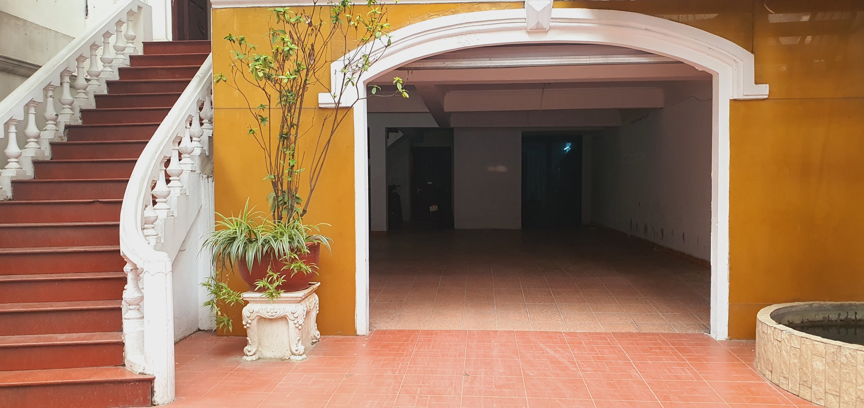 Bán nhà phố Trích Sài, Hồ Tây 215m2, 5T thang máy, mặt tiền 10m view Hồ Tây giá 85 tỷ - Ảnh 2