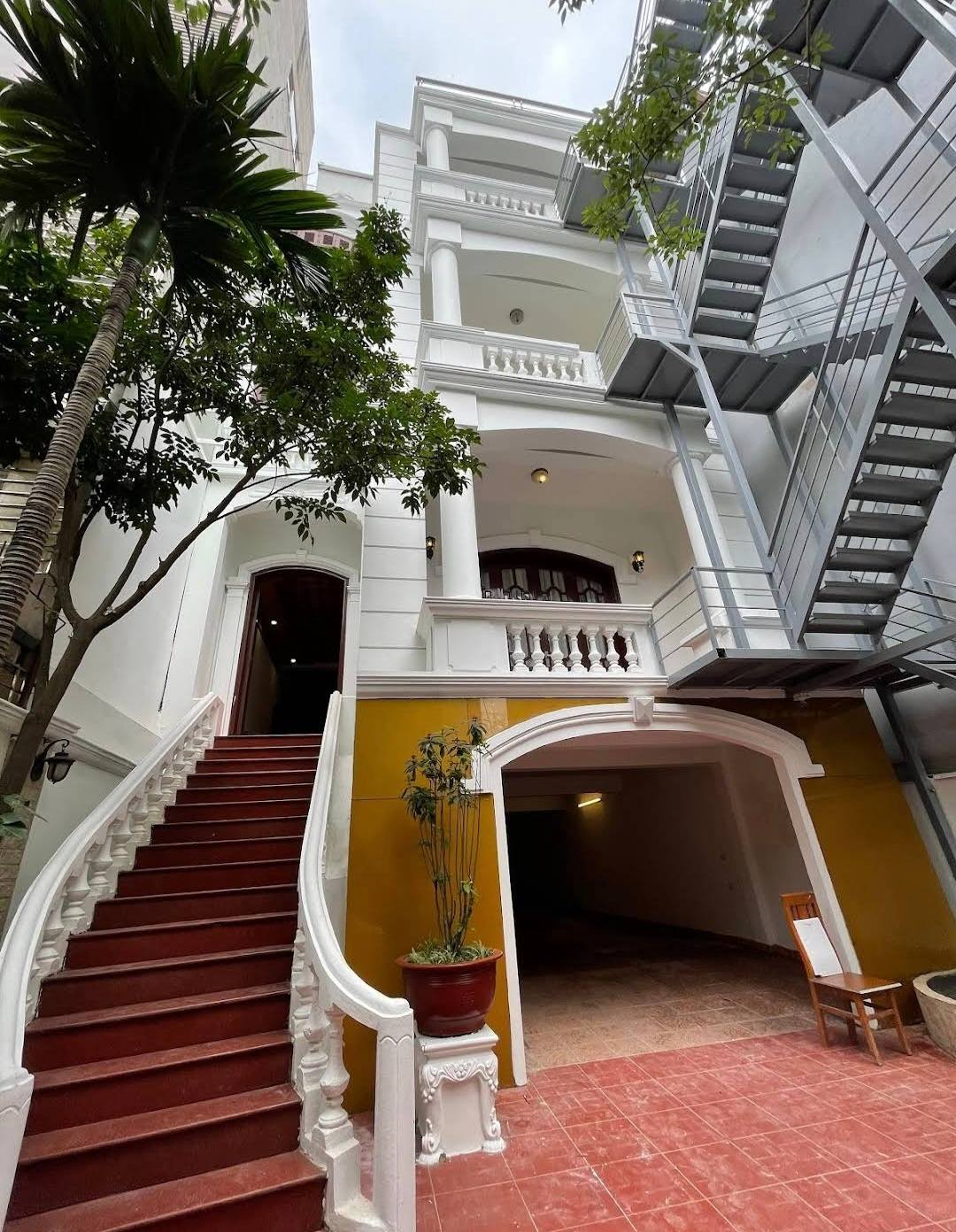 Bán nhà phố Trích Sài, Hồ Tây 215m2, 5T thang máy, mặt tiền 10m view Hồ Tây giá 85 tỷ - Ảnh chính