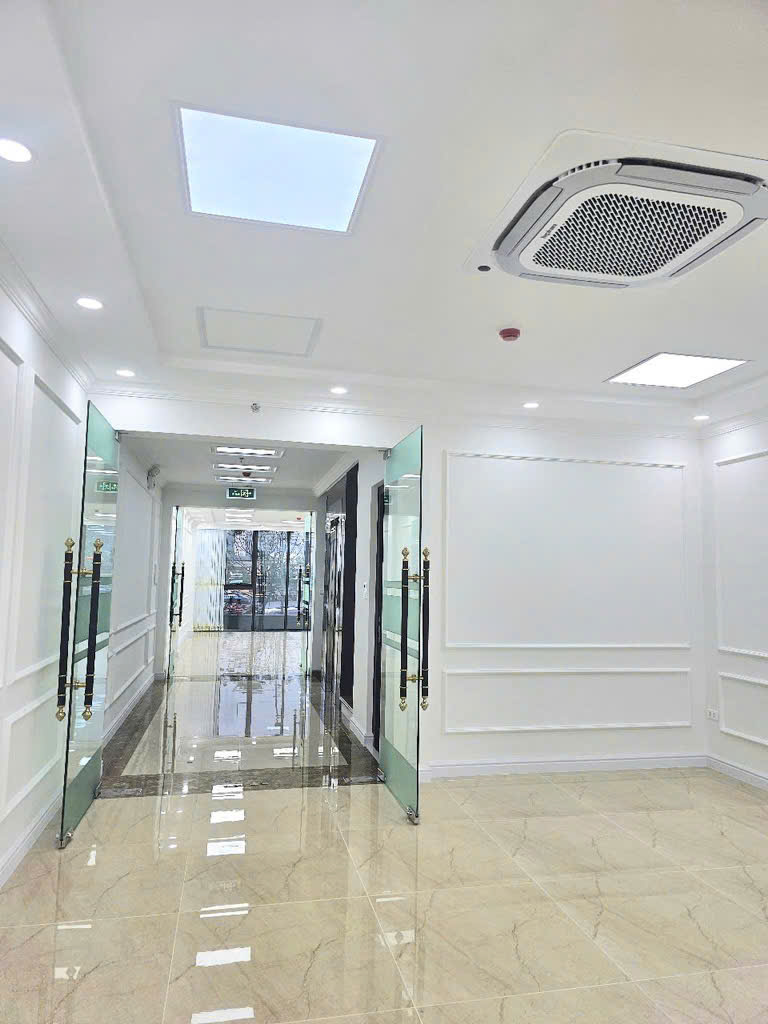 BÁN GẤP tòa nhà VP Nguyễn Hoàng 100m, vỉa hè đá bóng, 6 tầng 2 thoáng, kinh doanh bất chấp giá 45 - Ảnh chính