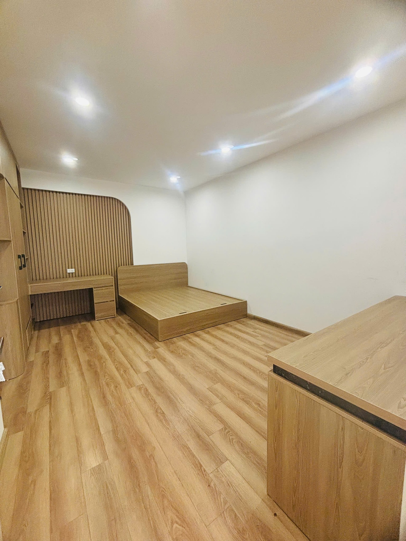 Bán tòa VP mặt phố Tây Sơn, 103m2, 9 tầng 1 hầm thang máy, mặt tiền 6m, nhỉnh 55 tỷ, KD đỉnh - Ảnh 1