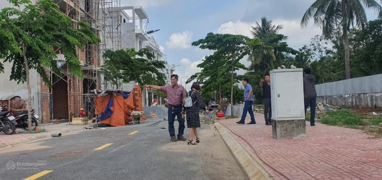 Nhà phố 3 lầu rất đẹp, khu dân cư vip đồng bộ, đường 12m. Nhà rộng gia đình ở thoải mái - Ảnh 1