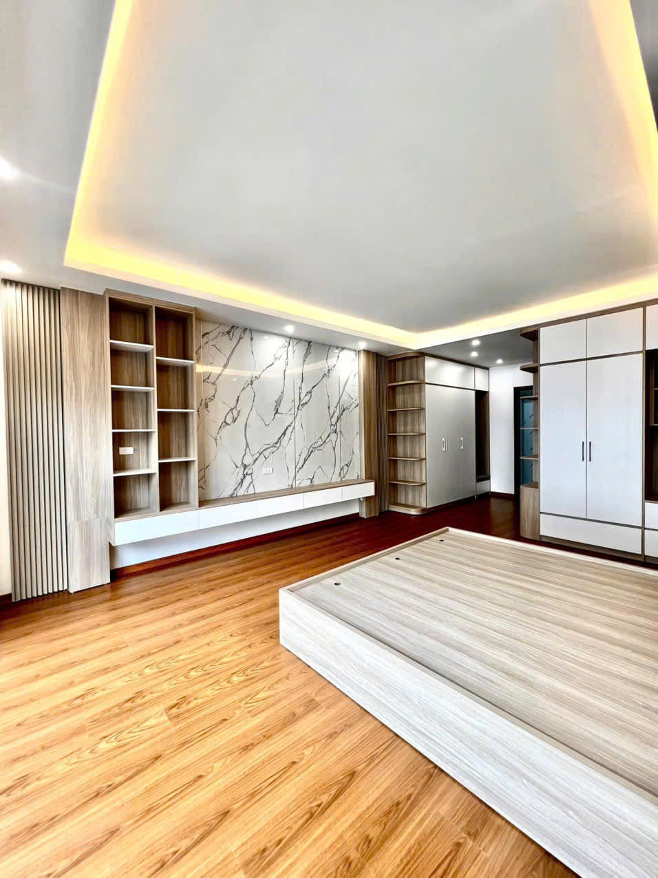 BÁN NHÀ ĐẸP PHÙNG CHÍ KIÊN, HOÀNG QUỐC VIỆT - 54M² x 6T THANG MÁY - GARA Ô TÔ - 15.8 TỶ - Ảnh 1
