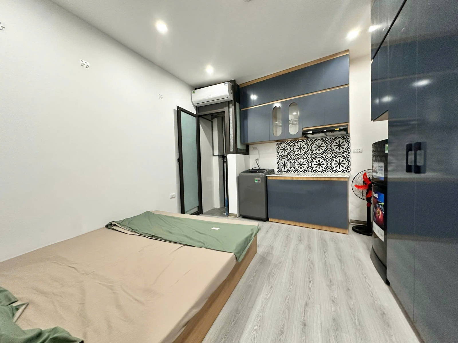 Chính chủ bán gấp nhà dòng tiền ngõ nông 580 Đường Láng. DT: 48m2- 6 tầng. chỉ 10 tỷ. - Ảnh 1